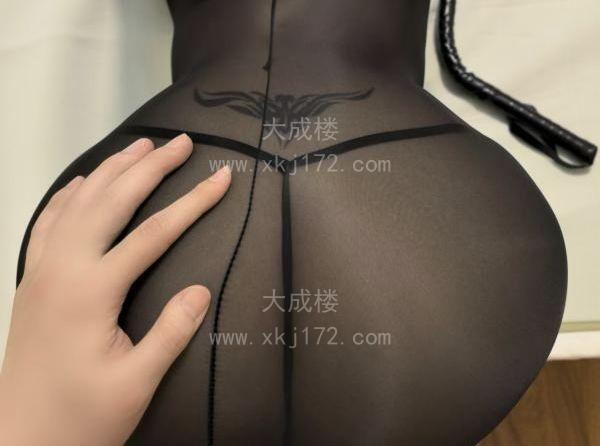 大屁股年轻御姐