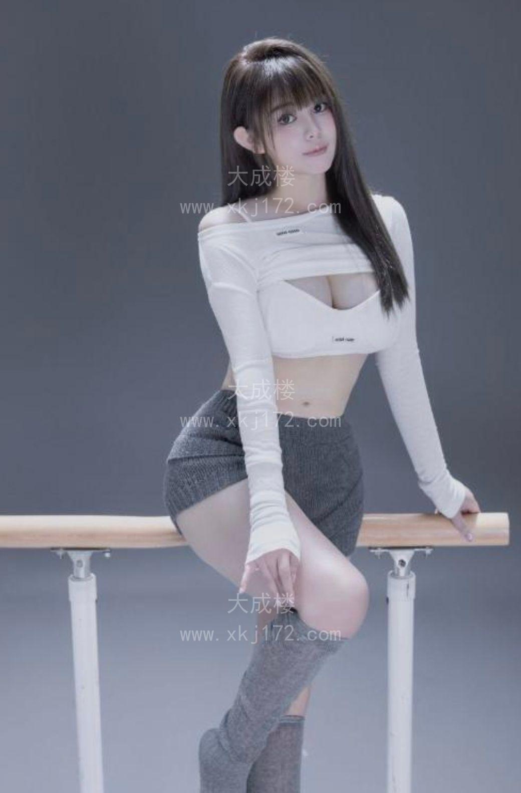 后入年轻大胸嫩妹