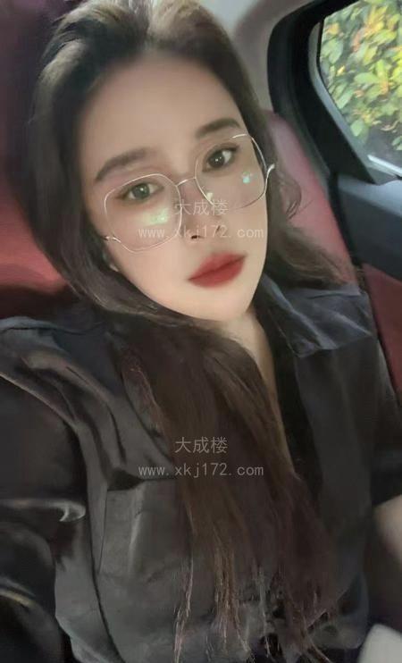 大胸翘臀知性少妇