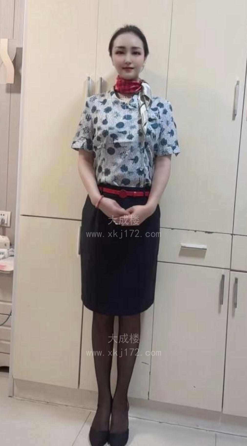 长腿甜美空姐来了