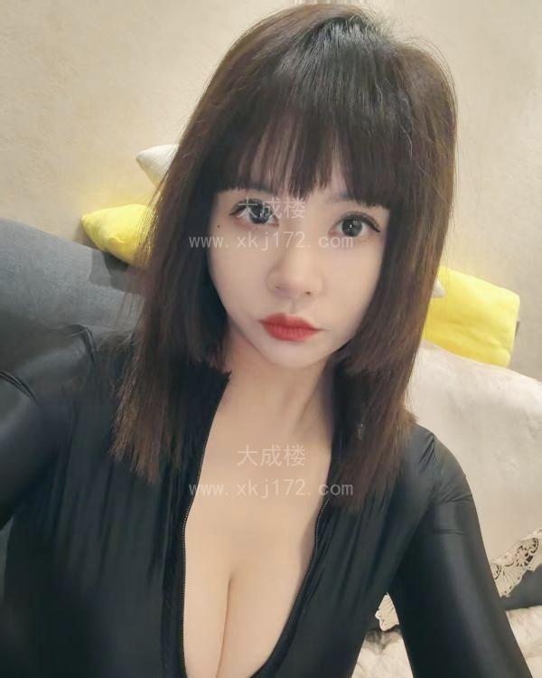 大屁股年轻御姐